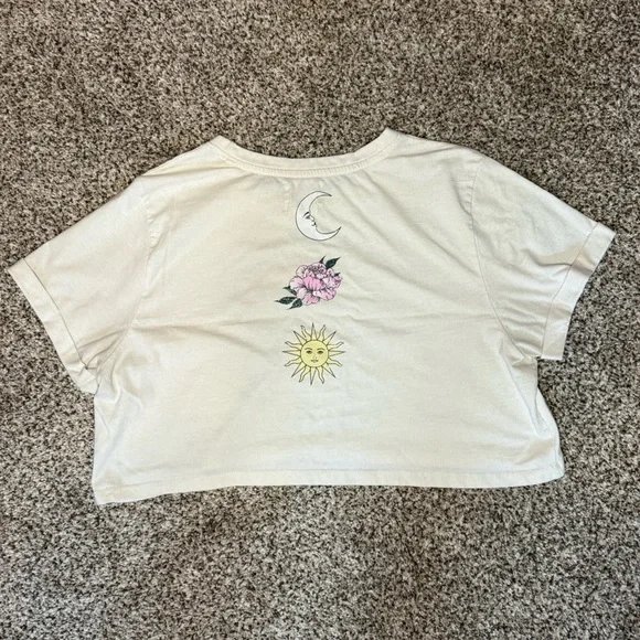 Recycled Thready Boxy Graphic Crop Top with Tiger Design size Large - Picture 3 of 5